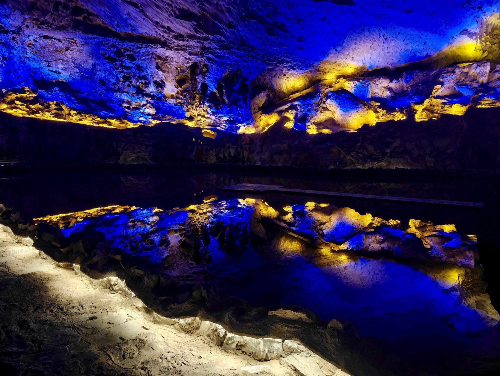 Il lago sotterraneo di Xingwen Shihai.